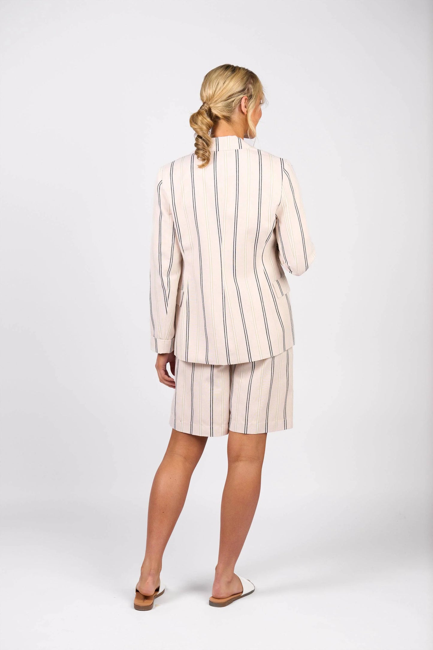 Vassalli Open Blazer - Safari - Sizes: 12