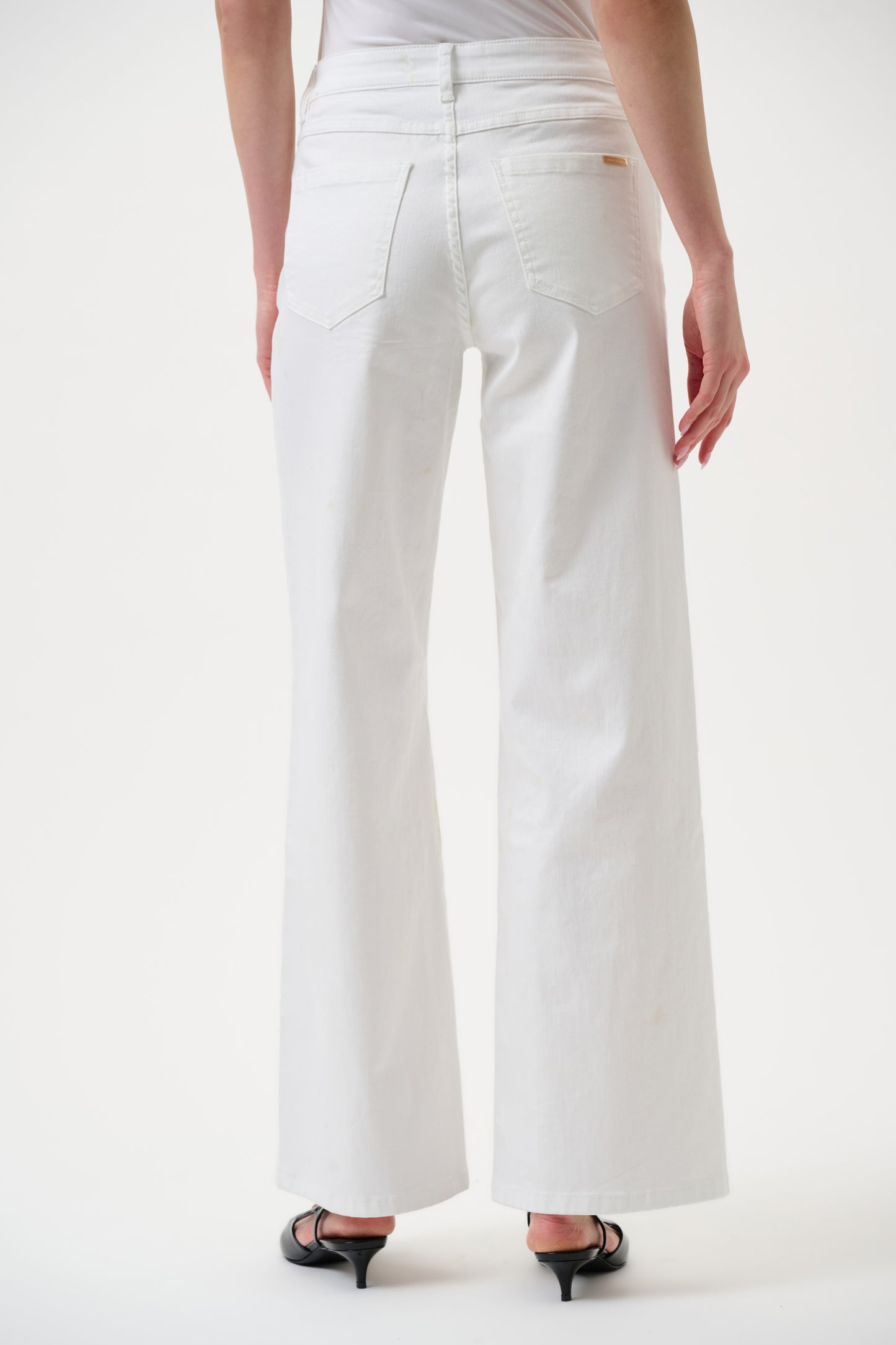 Joseph Ribkoff "Goldie" Classic Wide-Leg Stretch Jeans - White- Sizes: 8 10 12 14 16