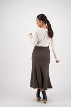 Load image into Gallery viewer, Vassalli  &quot;Logic&quot; Black/Tan Stretch Midi Fluted Skirt - Sizes: 10  12  14