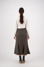 Load image into Gallery viewer, Vassalli  &quot;Logic&quot; Black/Tan Stretch Midi Fluted Skirt - Sizes: 10  12  14