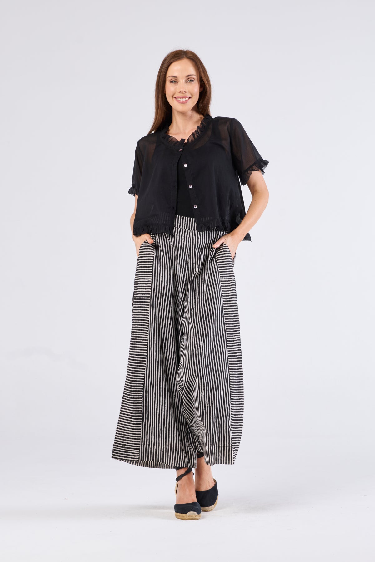 Au Hasard D'un Voyage Lightweight Cardi - Black - Sizes: XS S M L XL