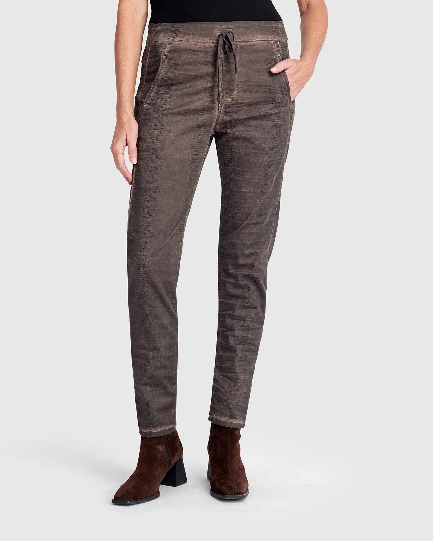 Alembika Washed Iconic Stretch Jeans - Brown - Sizes: M(2) L (3)