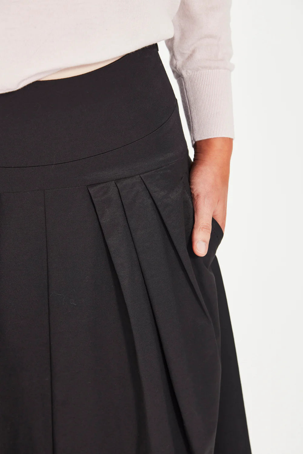 Verge    "York Skirt"    -    Black    -    Sizes: 8 16