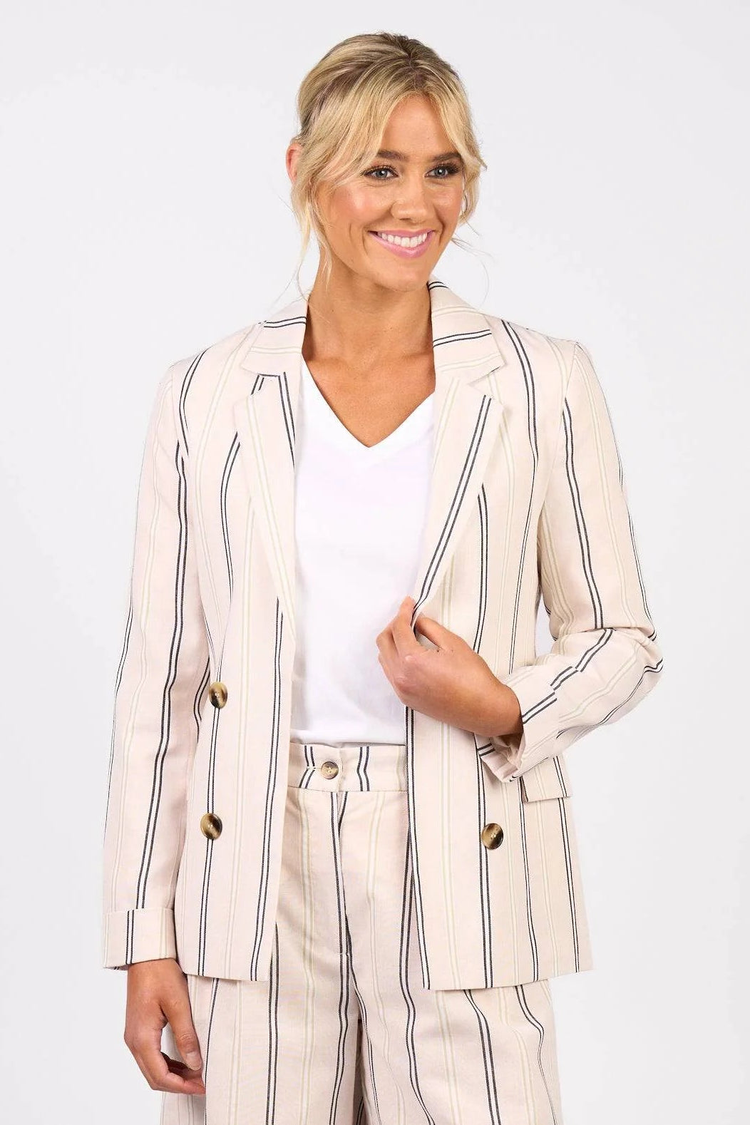 Vassalli    Open Blazer   -   Safari   -   Sizes:   12
