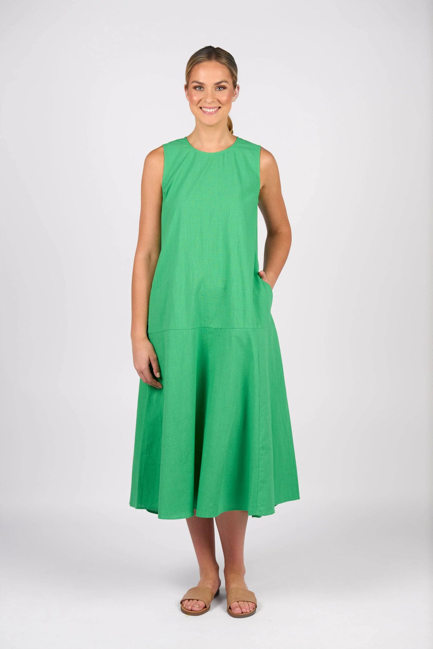 Vassalli    Sleeveless Dress    Clover   -   Sizes:  8  10  18